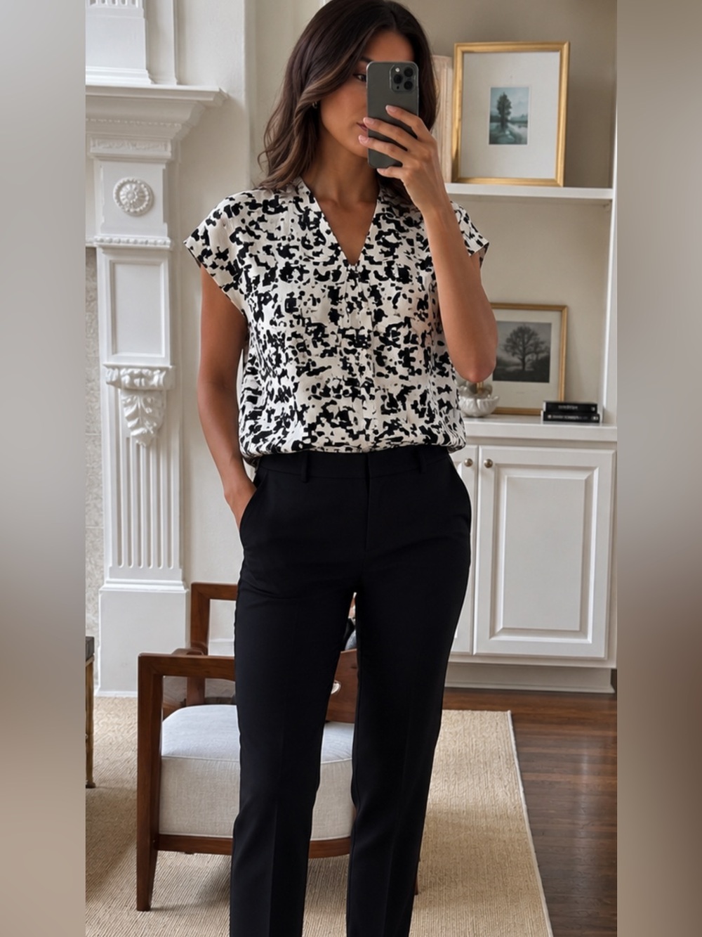 Vince 100% Silk White Black Abstract Print Blouse Size Small S